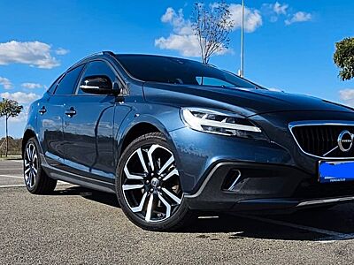 Volvo V40 Cross Country D2 Momentum 42.000 km mileage