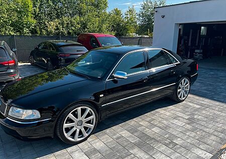 Audi S8 4.2 tiptronic quattro -