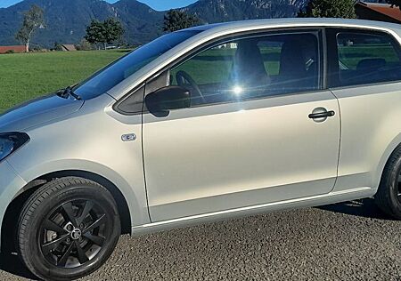 Skoda Citigo(2015) / TüV neu bis 2028 / 8-fach bereift