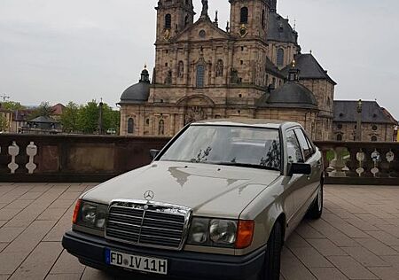 Mercedes-Benz 230