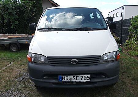 Toyota Hiace D4D, 8-Sitzer, Autom., HU 10/27