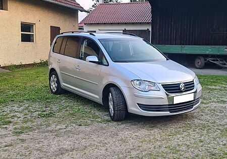 VW Touran Volkswagen 1.6 United, 7-SITZER, NAVI, SHZ, TEMP,