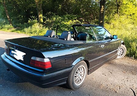 BMW 318i Cabrio, Leder, Klima, Sitzheiz., elekt. Ver