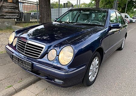 Mercedes-Benz E 320 ELEGANCE Aut Klimaaut Leder Xenon 1 Hand