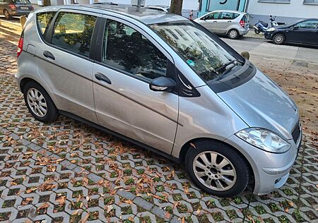 Mercedes-Benz A 150 Automatik Klima 2x PDC Pano Sitzh.