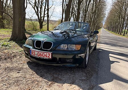 BMW Z3 Roadster 1.9i Leder Klima 1 Hand TÜV Neu