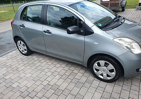 Toyota Yaris 1,0-l-VVT-i Cool Cool