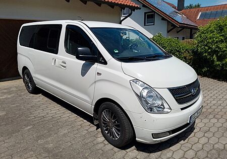 Hyundai H-1 Starex Grand