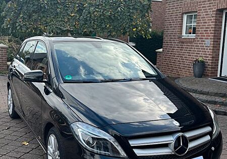 Mercedes-Benz B 200 -
