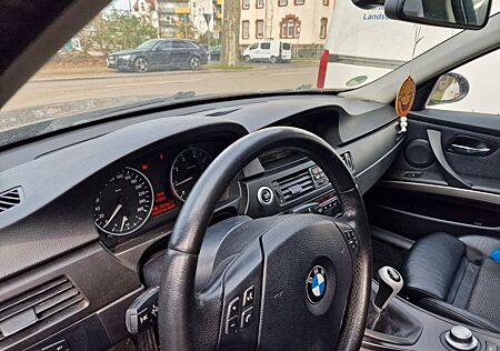 BMW 320i -