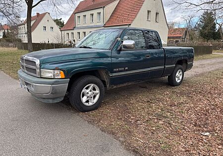 Dodge RAM 1500 5.2 V8 läuft super. Bald H-Zulassung