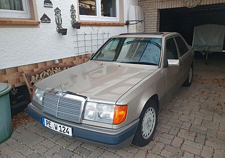 Mercedes-Benz 230