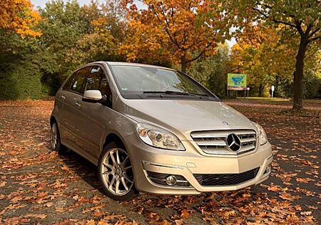 Mercedes-Benz B 200 B200 - AHK - 8Fach - CarPlay - Sportpaket