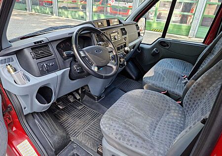Ford Tourneo mit laderampe und 4 Rollstuhl zugelassen