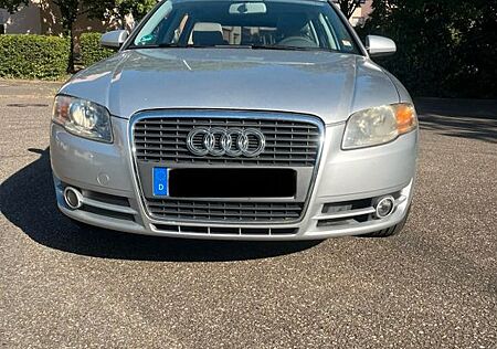Audi A4 2.0 TDI*Scheckheft*Schiebedach*PDC*SHZ*TOP