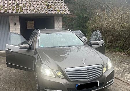 Mercedes-Benz E 220 CDI T BlueEFFICIENCY AVANTGARDE AVANTGARDE