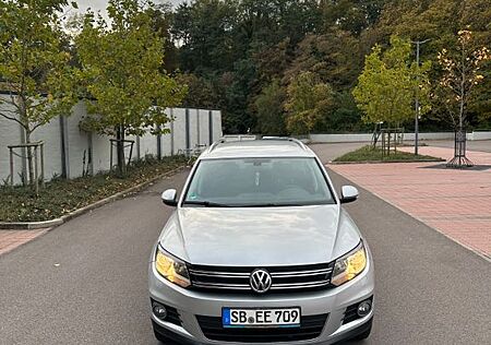 VW Tiguan Volkswagen 2.0 TDI DSG 4MOT BMot Tech Track & St...