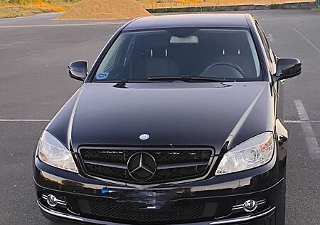 Mercedes-Benz C 230 -