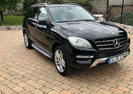 Mercedes-Benz ML 350 BlueTEC 4MATIC-AMG+ Offroad Paket+SH usw.