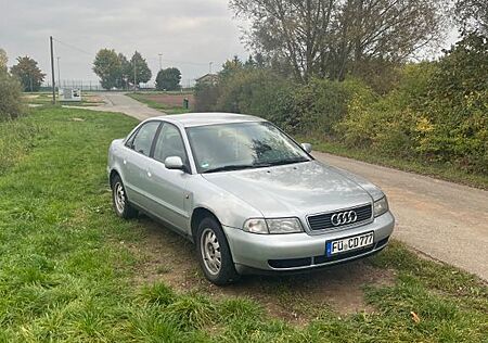 Audi A4 1.6 - TÜV 10/26 mit Winterräder