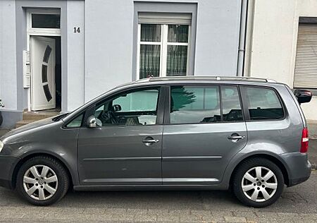 VW Touran Volkswagen 2.0 FSI Highline