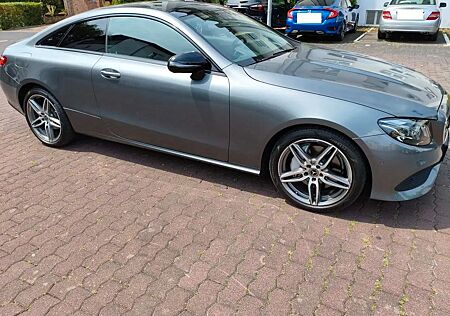 Mercedes-Benz E 300 Coupe *Panorama*Navi*Kamera*