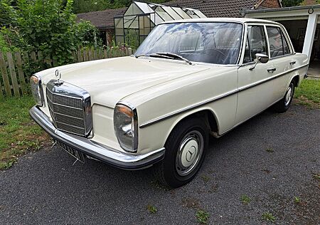 Mercedes-Benz 220 Strich 8 /8 W115 Serie 0,5