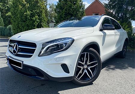 Mercedes-Benz GLA 200 Urban AMG Styling-Paket