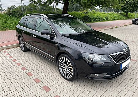 Skoda Superb 2.0 TDI L&K/4x4/Kombi/DSG/AHK/PAN