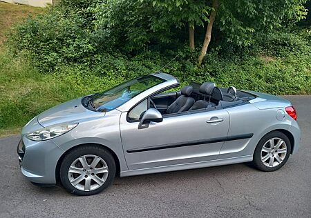 Peugeot 207 CC Coupe Cabrio NUR 69.000KM 1Hand TÜV Neu