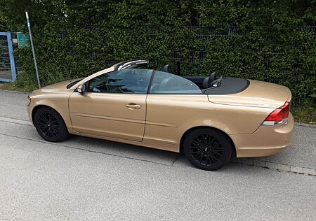 Volvo C70 2.4 mit Gasanlage und Subwoofer
