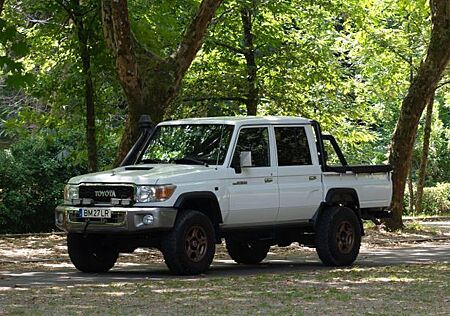 Toyota Land Cruiser HZJ 79