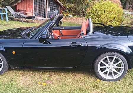 Mazda MX-5 Roadster Coupe Expression 2.0 MZR Expre...