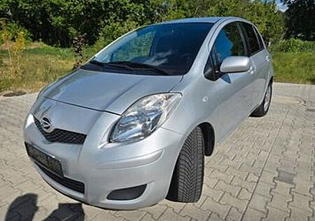 Toyota Yaris 1,3 Automatik, Daihatsu Charade