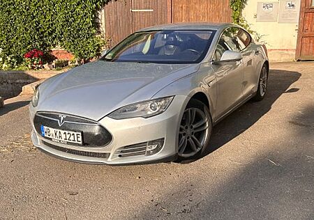 Tesla Model S 85 supercharger FREE