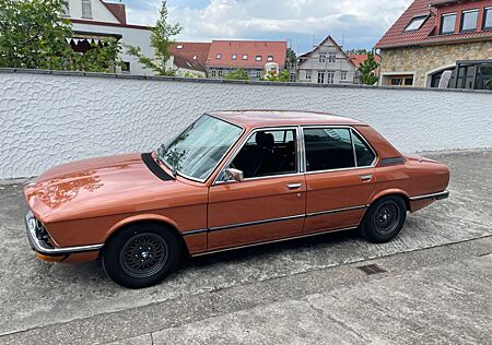 BMW 528