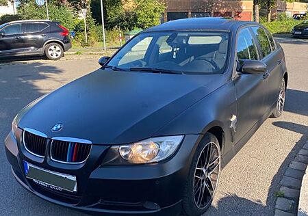 BMW 320i -