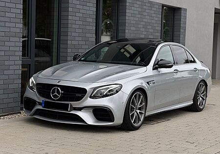 Mercedes-Benz E 63 AMG Mercedes-AMG E 63 4MATIC+ *Voll*Carbon*Massage*