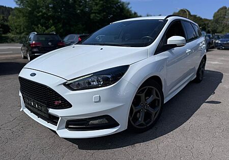 Ford Focus Turnier ST Recaro Vollleder*T-Winkel*Voll