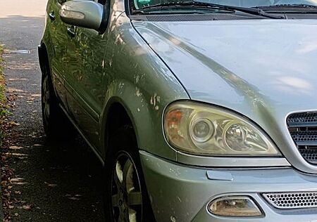 Mercedes-Benz ML 500 -