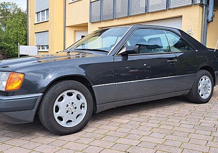 Mercedes-Benz CE 220 , Automatik, ORIGINALZUSTAND