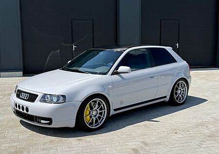 Audi S3 1.8T quattro -