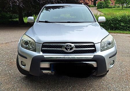Toyota RAV 4 2,2-l-D-CAT 4x4 Neue Motor ca.180000KM