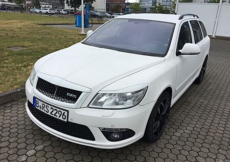 Skoda Octavia RS Combi *NEUER MOTOR* Leder Navi 8-Fach