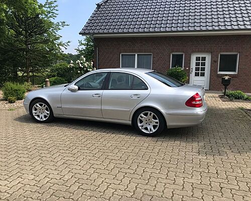 Mercedes-Benz E 320_TÜV neu & Jahreswagenzustand