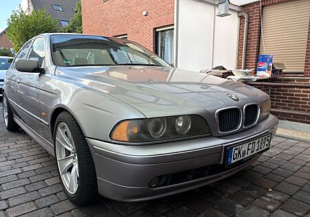 BMW 525i -