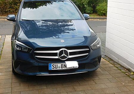 Mercedes-Benz B 180 DCT -