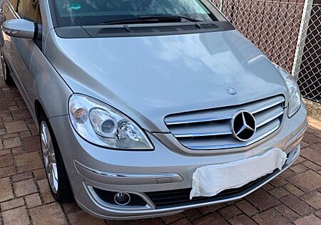 Mercedes-Benz B 150 -8-fach bereift. ÜV 6/2027