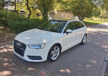 Audi A3 1.4 TFSI Ambition, Xenon, Panorama !