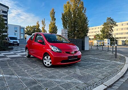 Toyota Aygo (X) Aygo (X) 1,0 . TÜV NEU. 8 Mal Bereift